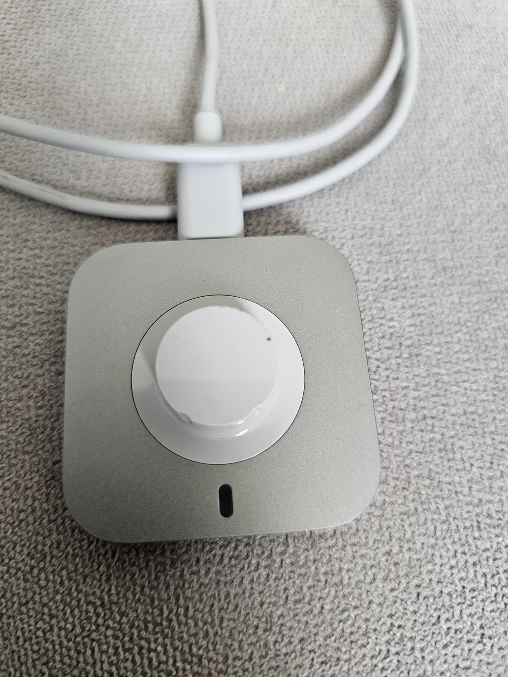 Oura Ring 4 smart ring charger for a size 9 ring